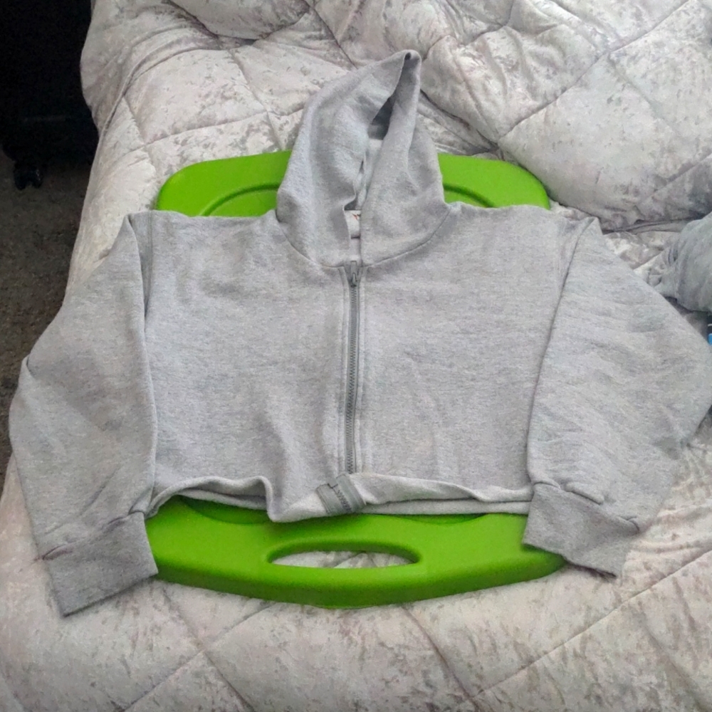 Marika GREY CROP TOP HOODIE (SMALL)